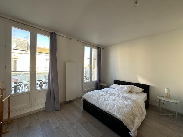 ROCHEFORT Hyper-centre : Élégance et charme au coeur d'un hôtel particulier