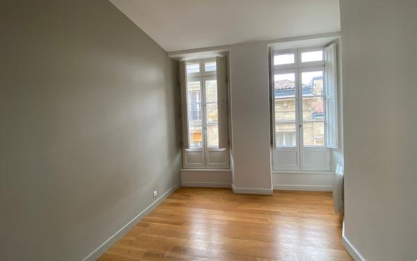 Appartement à vendre    3 pièces • 66,51 m2 Bordeaux