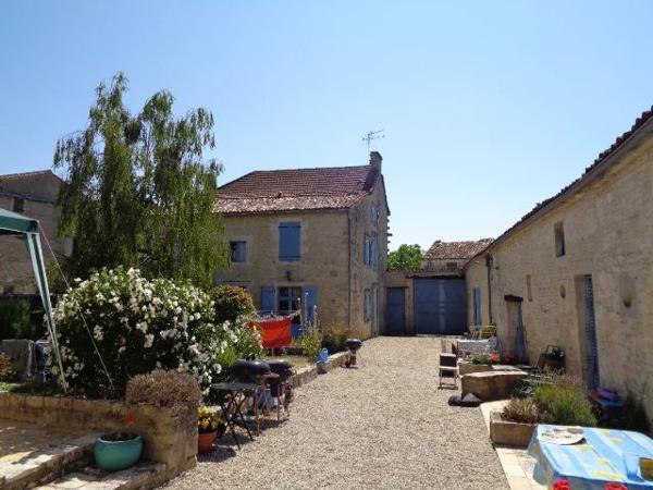 Charmant appartement de caractère d'une chambre avec piscine commune enterrée