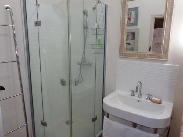 Charmant appartement de caractère d'une chambre avec piscine commune enterrée