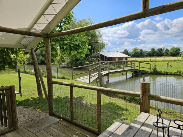 Complexe de glamping sur plus de 5 hectares avec étang