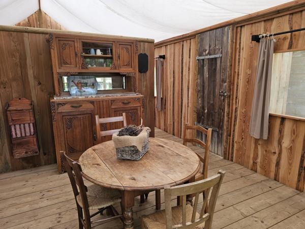 Complexe de glamping sur plus de 5 hectares avec étang