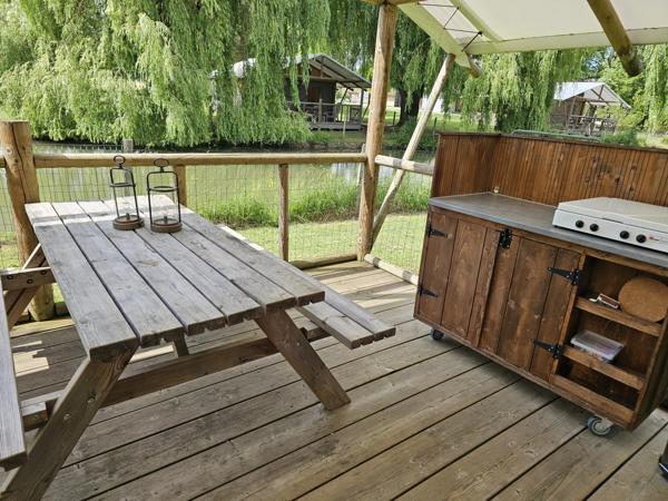 Complexe de glamping sur plus de 5 hectares avec étang