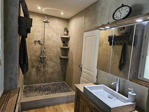 Complexe de glamping sur plus de 5 hectares avec étang