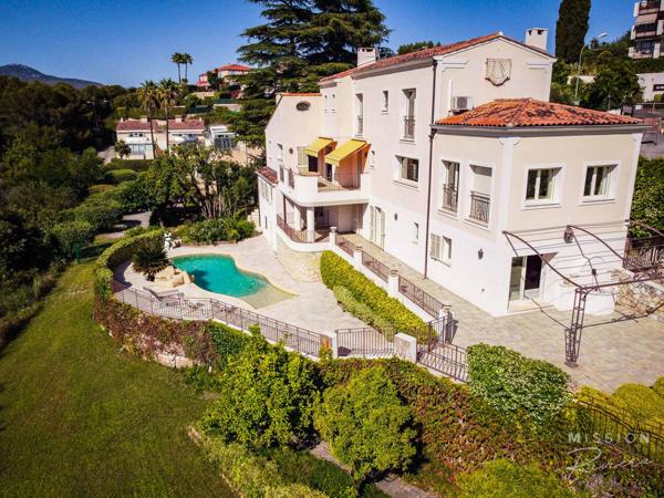 Nice (06200) Villa de 6 chambres dans les collines de Fabron, à Nice, avec piscine, garage et annexe