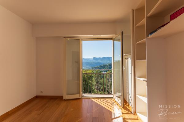 Nice (06200) Villa de 6 chambres dans les collines de Fabron, à Nice, avec piscine, garage et annexe