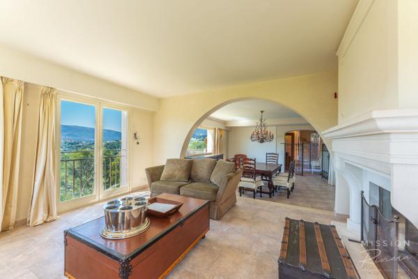 Nice (06200) Villa de 6 chambres dans les collines de Fabron, à Nice, avec piscine, garage et annexe