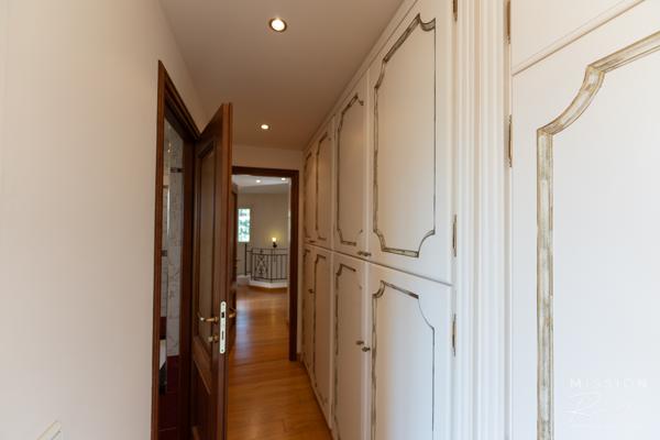 Nice (06200) Villa de 6 chambres dans les collines de Fabron, à Nice, avec piscine, garage et annexe