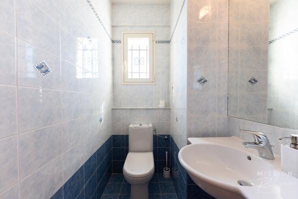 Nice (06200) Villa de 6 chambres dans les collines de Fabron, à Nice, avec piscine, garage et annexe