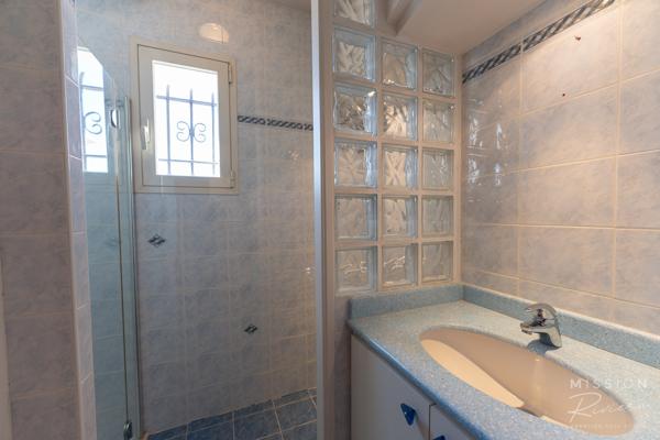 Nice (06200) Villa de 6 chambres dans les collines de Fabron, à Nice, avec piscine, garage et annexe