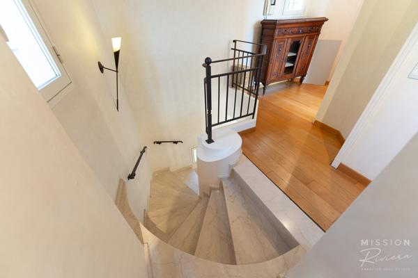 Nice (06200) Villa de 6 chambres dans les collines de Fabron, à Nice, avec piscine, garage et annexe