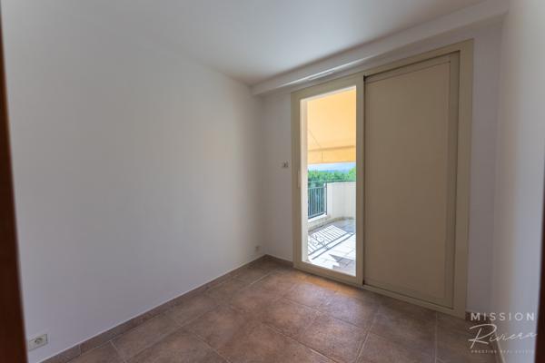 Nice (06200) Villa de 6 chambres dans les collines de Fabron, à Nice, avec piscine, garage et annexe