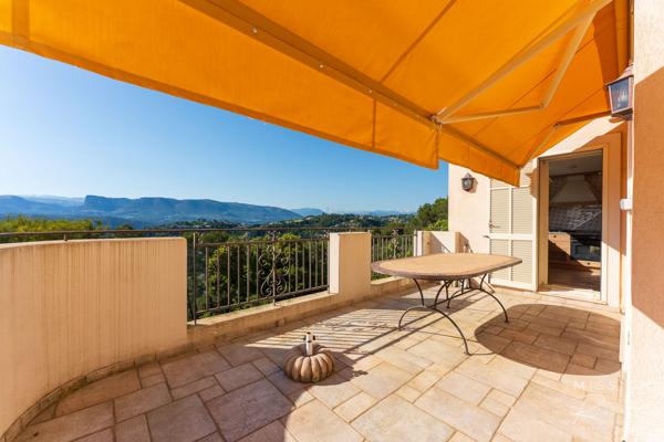 Nice (06200) Villa de 6 chambres dans les collines de Fabron, à Nice, avec piscine, garage et annexe