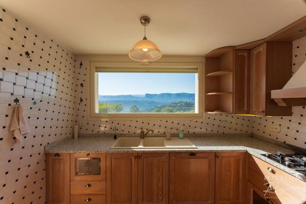 Nice (06200) Villa de 6 chambres dans les collines de Fabron, à Nice, avec piscine, garage et annexe