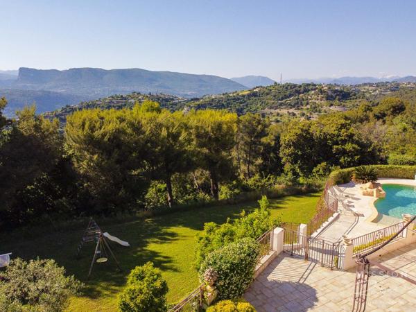 Nice (06200) Villa de 6 chambres dans les collines de Fabron, à Nice, avec piscine, garage et annexe