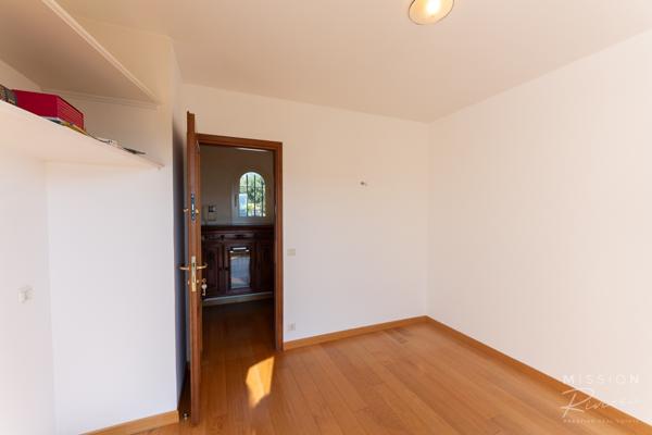 Nice (06200) Villa de 6 chambres dans les collines de Fabron, à Nice, avec piscine, garage et annexe