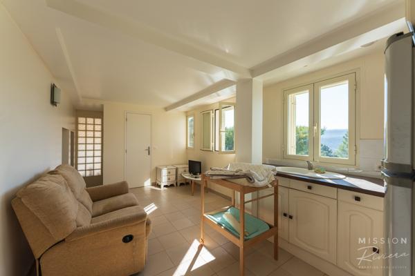 Nice (06200) Villa de 6 chambres dans les collines de Fabron, à Nice, avec piscine, garage et annexe