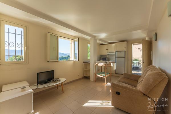 Nice (06200) Villa de 6 chambres dans les collines de Fabron, à Nice, avec piscine, garage et annexe