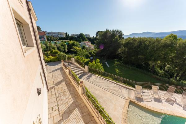 Nice (06200) Villa de 6 chambres dans les collines de Fabron, à Nice, avec piscine, garage et annexe