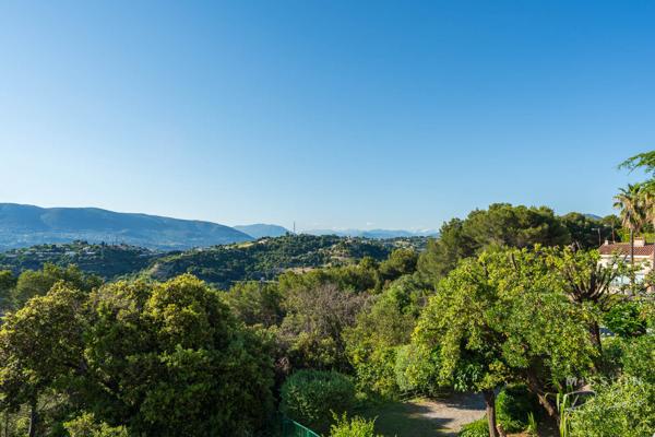 Nice (06200) Villa de 6 chambres dans les collines de Fabron, à Nice, avec piscine, garage et annexe