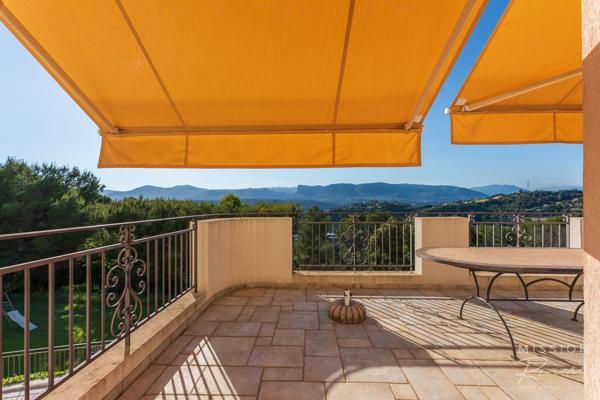 Nice (06200) Villa de 6 chambres dans les collines de Fabron, à Nice, avec piscine, garage et annexe