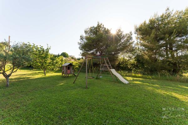 Nice (06200) Villa de 6 chambres dans les collines de Fabron, à Nice, avec piscine, garage et annexe