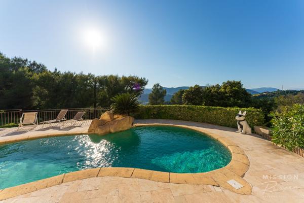 Nice (06200) Villa de 6 chambres dans les collines de Fabron, à Nice, avec piscine, garage et annexe