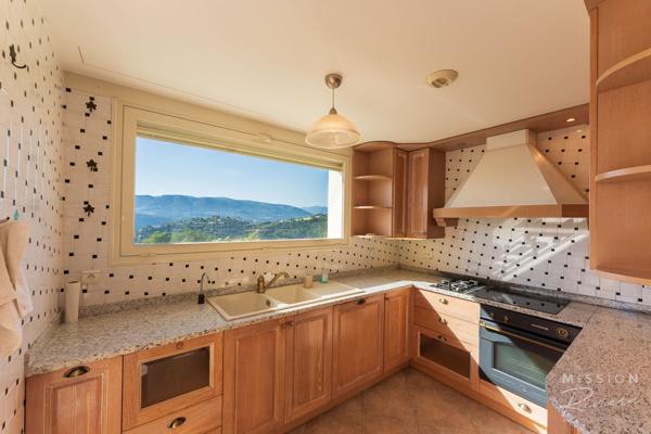 Nice (06200) Villa de 6 chambres dans les collines de Fabron, à Nice, avec piscine, garage et annexe