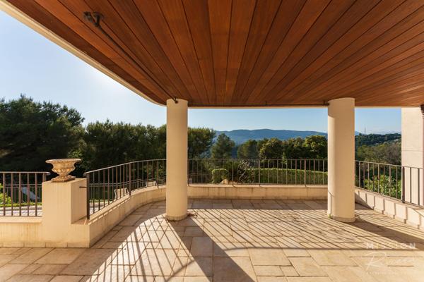 Nice (06200) Villa de 6 chambres dans les collines de Fabron, à Nice, avec piscine, garage et annexe