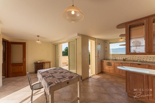 Nice (06200) Villa de 6 chambres dans les collines de Fabron, à Nice, avec piscine, garage et annexe