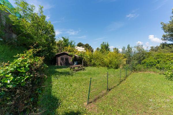 Nice (06200) Villa de 6 chambres dans les collines de Fabron, à Nice, avec piscine, garage et annexe