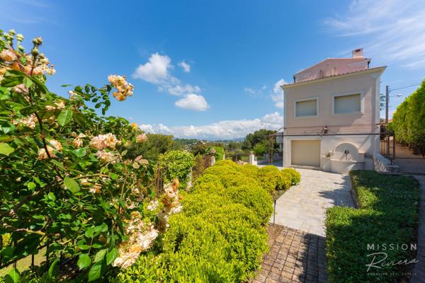 Nice (06200) Villa de 6 chambres dans les collines de Fabron, à Nice, avec piscine, garage et annexe