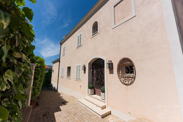 Nice (06200) Villa de 6 chambres dans les collines de Fabron, à Nice, avec piscine, garage et annexe