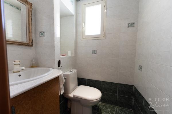 Nice (06200) Villa de 6 chambres dans les collines de Fabron, à Nice, avec piscine, garage et annexe