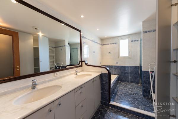 Nice (06200) Villa de 6 chambres dans les collines de Fabron, à Nice, avec piscine, garage et annexe