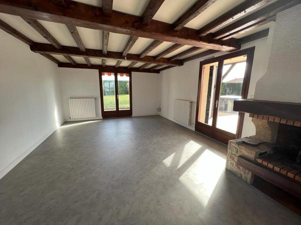 MAISON D'EXCEPTION 247 M²  5 CHAMBRES PISCINE  A RENOVER 3000 M² ERRAIN A LURE