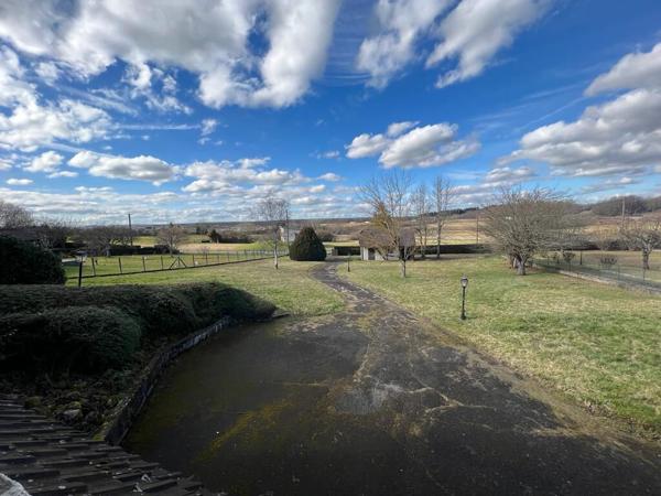 MAISON D'EXCEPTION 247 M²  5 CHAMBRES PISCINE  A RENOVER 3000 M² ERRAIN A LURE