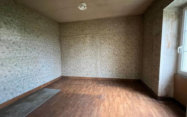 Maison à vendre    2 pièces •  Semallé