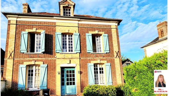 es - sur 1.200 m2 de terrain plat - Prix : 233.000