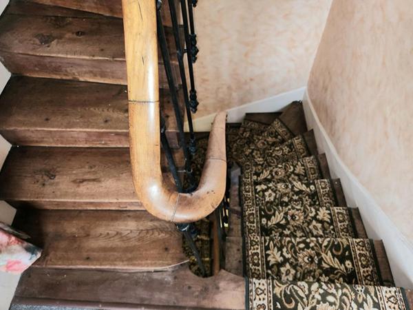 es - sur 1.200 m2 de terrain plat - Prix : 233.000