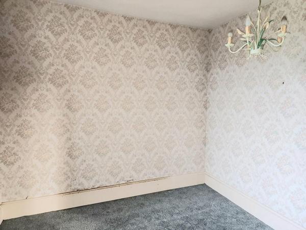 es - sur 1.200 m2 de terrain plat - Prix : 233.000