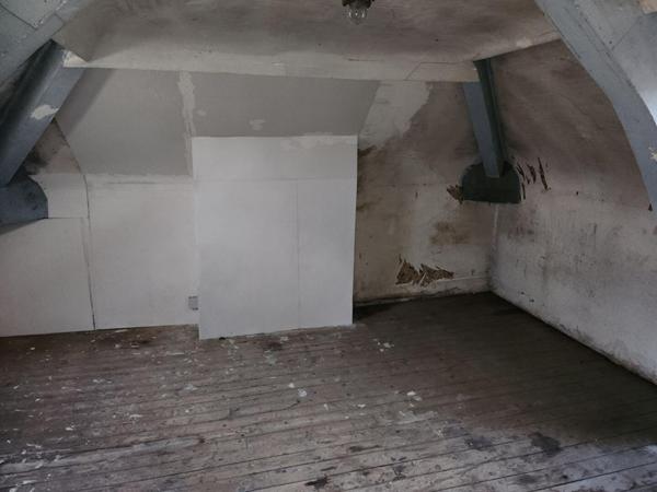 es - sur 1.200 m2 de terrain plat - Prix : 233.000