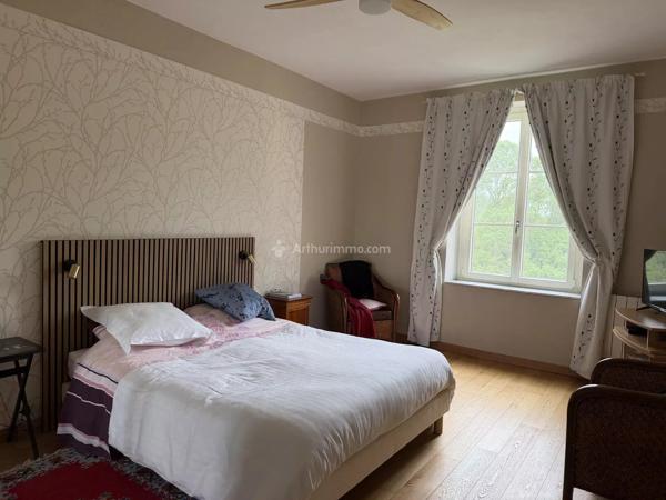 Vente                                                      Maison
                        
                     5 pièces                      350 m2                     à Montval-sur-Loir