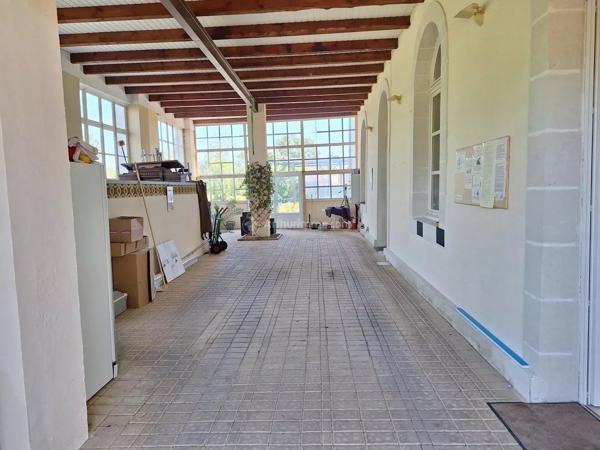 Vente                                                      Maison
                        
                     5 pièces                      350 m2                     à Montval-sur-Loir