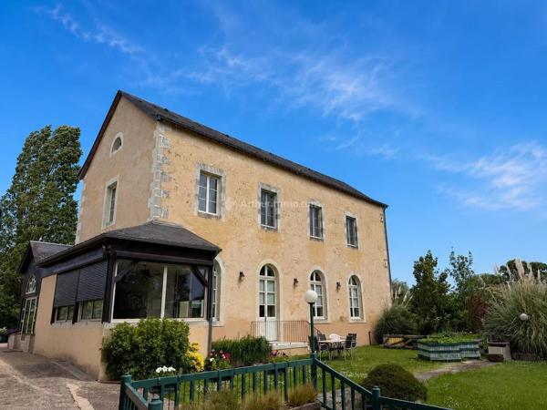 Vente                                                      Maison
                        
                     5 pièces                      350 m2                     à Montval-sur-Loir