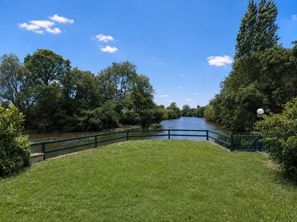Vente                                                      Maison
                        
                     5 pièces                      350 m2                     à Montval-sur-Loir