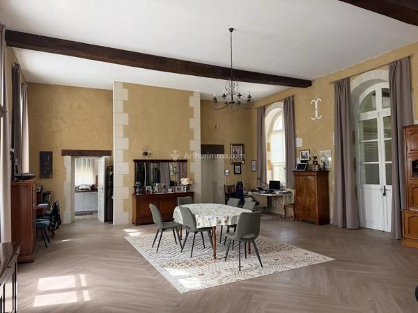 Vente                                                      Maison
                        
                     5 pièces                      350 m2                     à Montval-sur-Loir