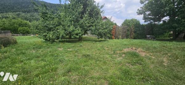 Terrain à bâtir plat au calme