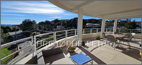 Magnifique 4 pièces de 100m² avec terrasse de 42m² sud et vue mer, garage et cave