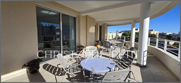 Magnifique 4 pièces de 100m² avec terrasse de 42m² sud et vue mer, garage et cave